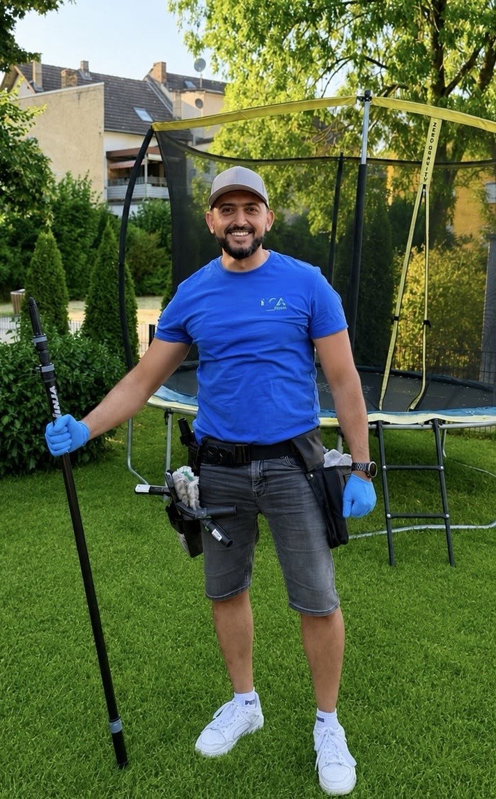 Amer, Inhaber von MEGA CLEAN Amer, im Einsatz